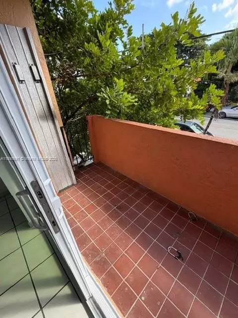 Miami, FL 33135,2401 SW 10th St #202