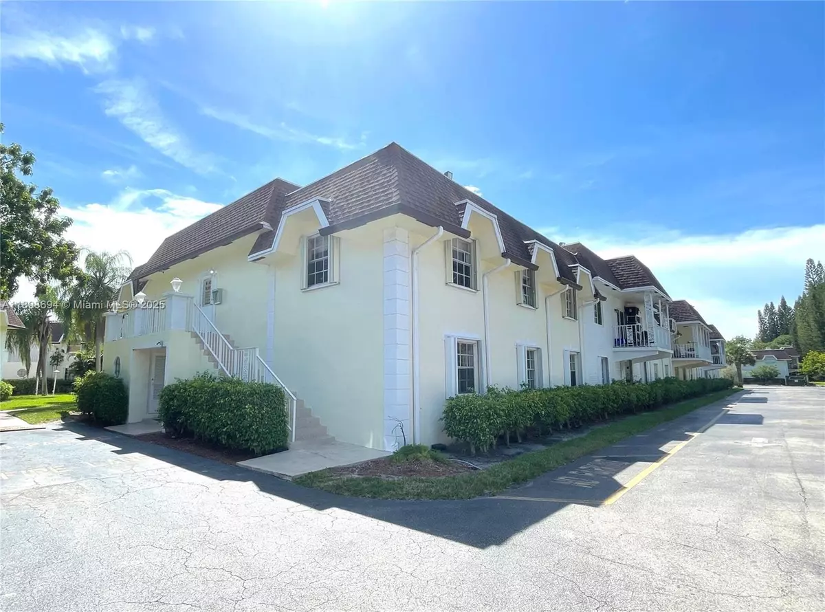 Deerfield Beach, FL 33441,704 SE 2nd Ave #448