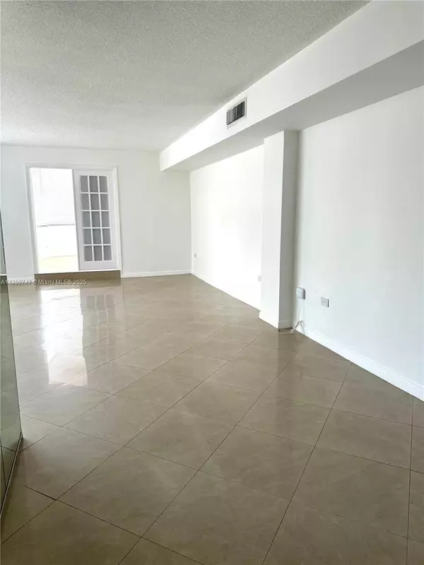 Miami, FL 33131,801 Brickell Bay Dr #871