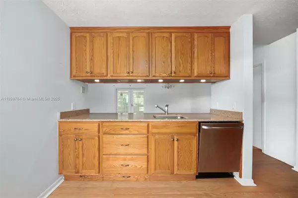 Sebring, FL 33852,127 Blue Moon