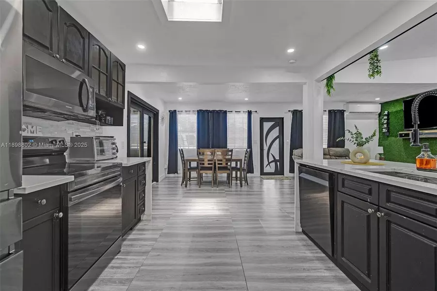 3325 SW 59th Ter, West Park, FL 33023