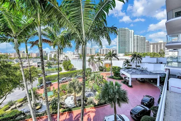 Aventura, FL 33180,19707 Turnberry Way #5D