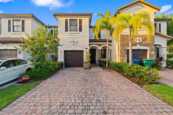 11255 NW 88TH ST, Doral, FL 33178