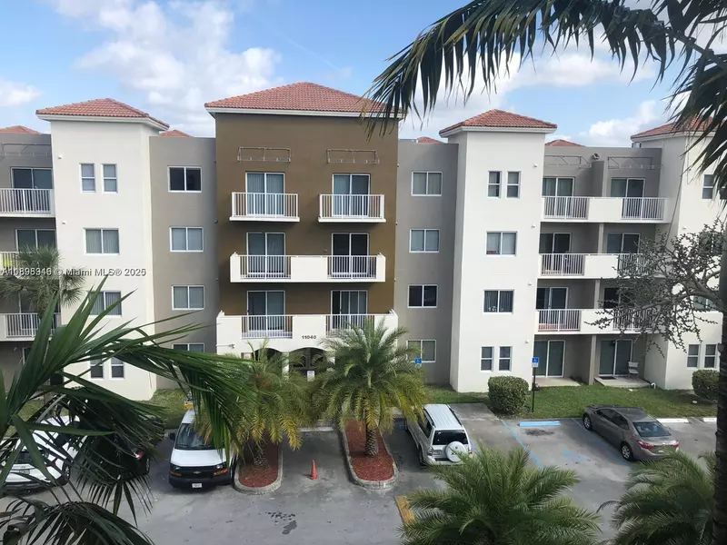 11040 SW 196th St #211, Cutler Bay, FL 33157