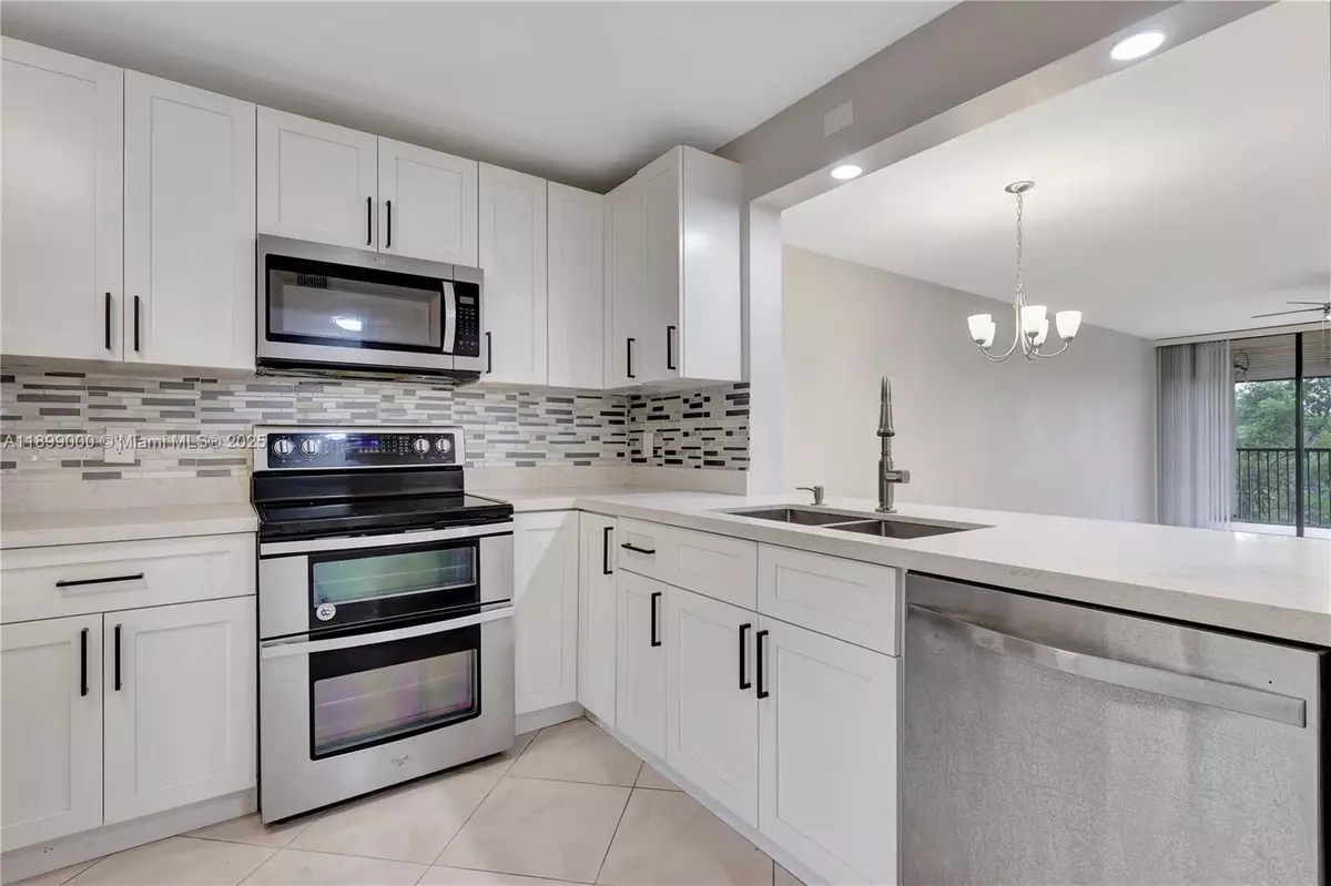 Plantation, FL 33322,8592 W Sunrise Blvd #317