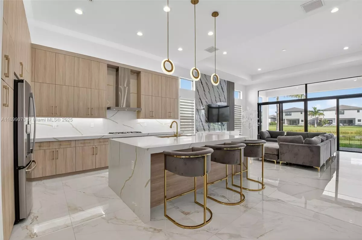 Boca Raton, FL 33434,8317 Essex Country Club Dr