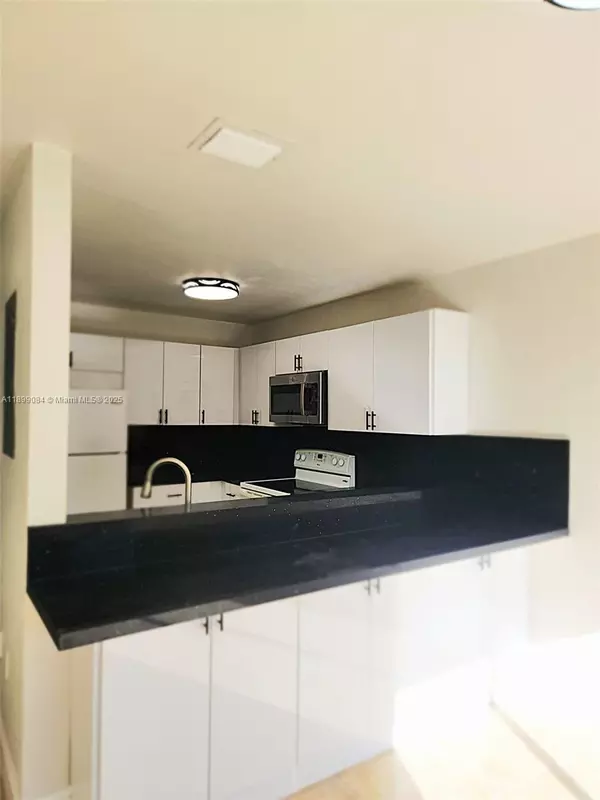 Hialeah, FL 33015,18861 NW 86th Ct #3903