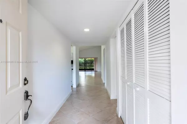 Sunrise, FL 33326,354 Lakeside Ct #212