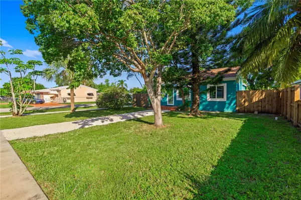 Hollywood, FL 33020,2447 Wilson St