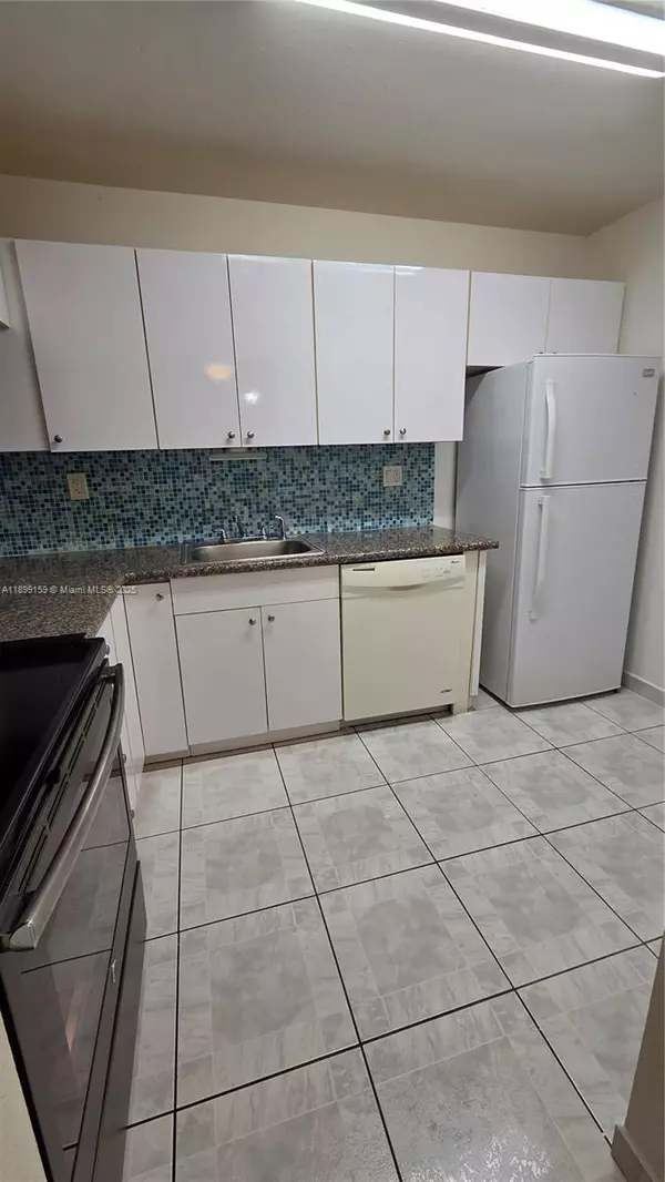 Miami, FL 33143,7900 Camino Cir #101