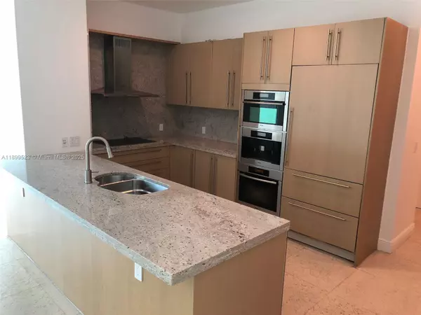 Miami, FL 33131,900 Brickell Key Blvd #2205
