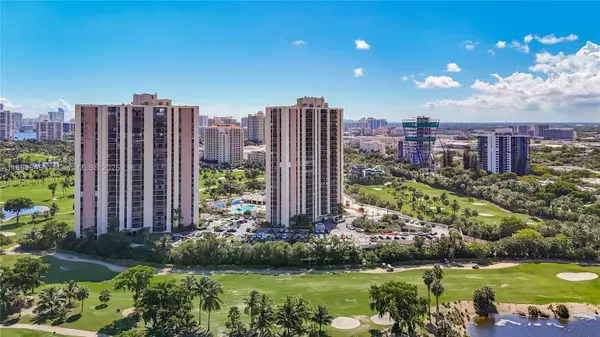 Aventura, FL 33180,20301 W Country Club Dr #2428