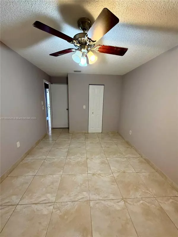 Green Acres, FL 33463,5797 S 37th St