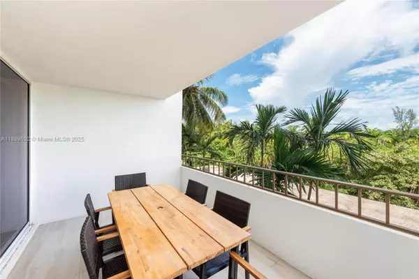 Key Biscayne, FL 33149,155 Ocean Lane Dr #404