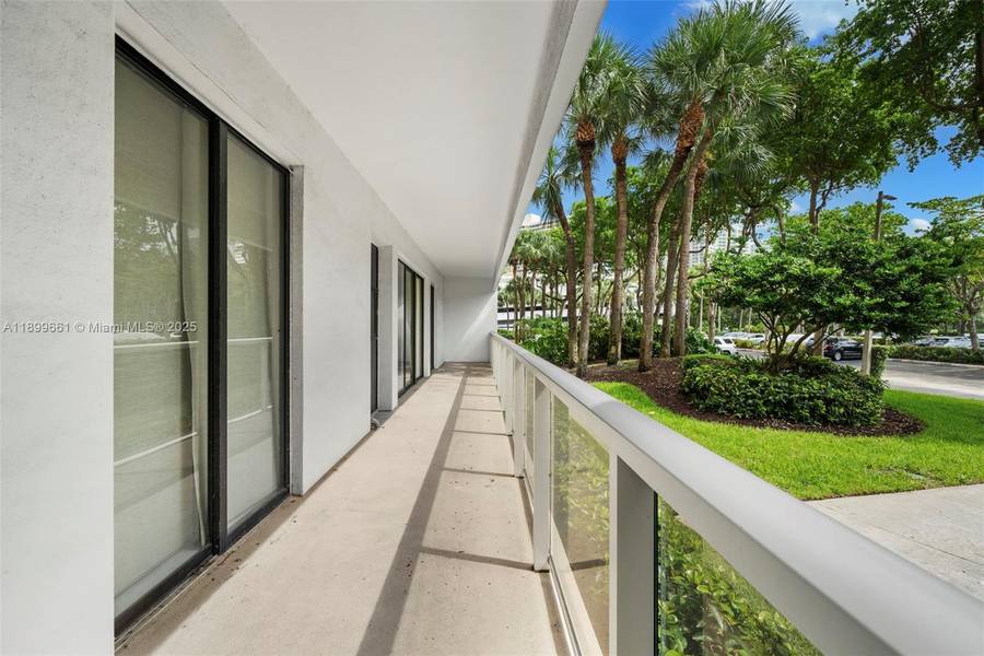 3731 N Country Club Dr #127, Aventura, FL 33180