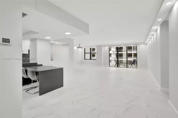 Bal Harbour, FL 33154,9801 Collins Ave #15X