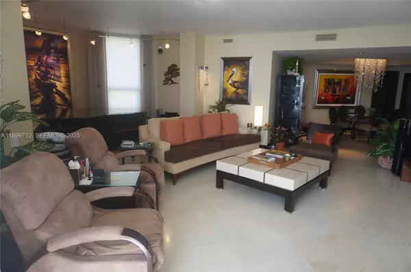 Miami, FL 33131,808 Brickell Key Dr #1508