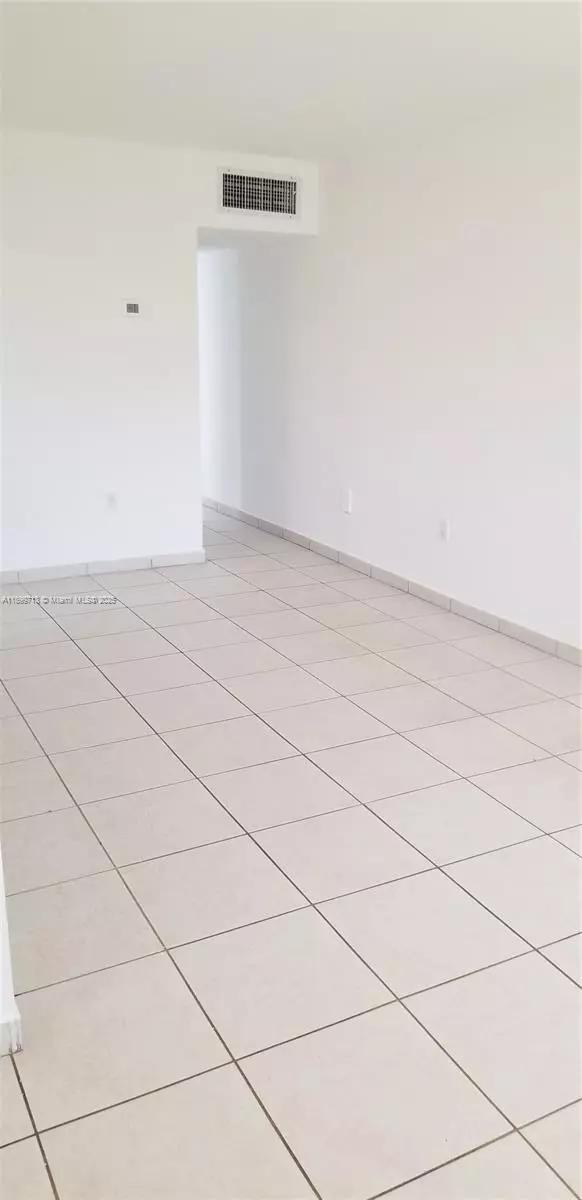 North Miami Beach, FL 33162,1851 NE 168th St #C7