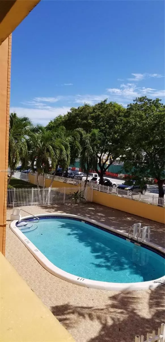 North Miami Beach, FL 33162,1851 NE 168th St #C7