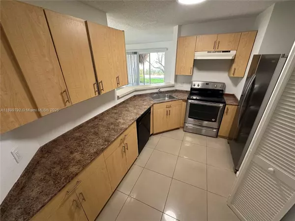 Oakland Park, FL 33309,3413 NW 44th St #106