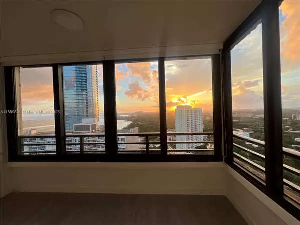 Miami, FL 33129,2333 Brickell Ave #PH208