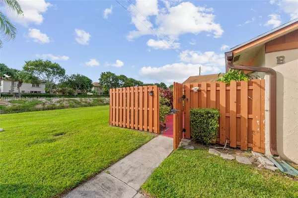 West Palm Beach, FL 33415,1101 Summit Place Cir #B