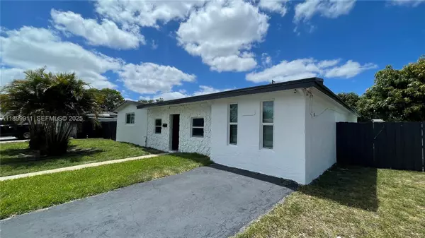6407 SW 5th St, Pembroke Pines, FL 33023