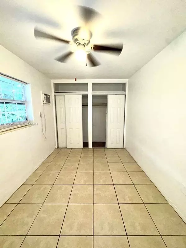 North Miami Beach, FL 33162,1450 NE 171st St #101B