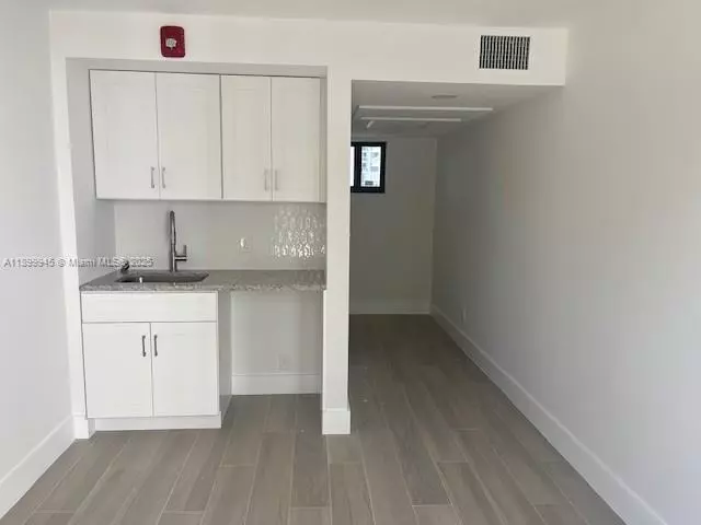 Aventura, FL 33180,20281 E Country Club Dr #CAB16