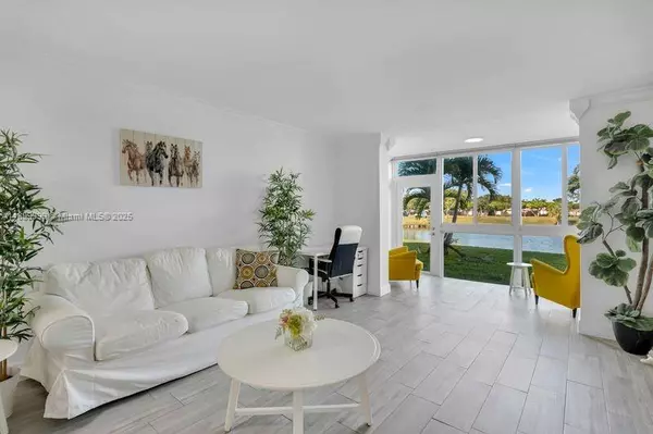 Sunrise, FL 33322,8300 Sunrise Lakes Blvd #102