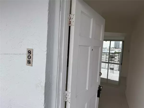3703 NE 166th St #808, North Miami Beach, FL 33160