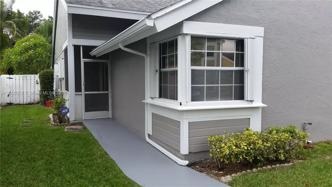 11071 SW 11th Pl #124, Davie, FL 33324