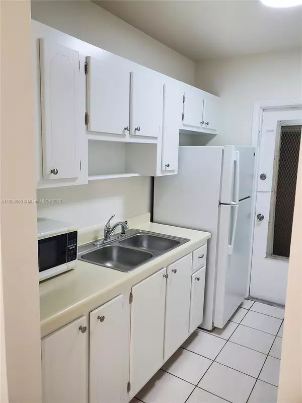 Hallandale Beach, FL 33009,1420 Atlantic Shores Blvd #324