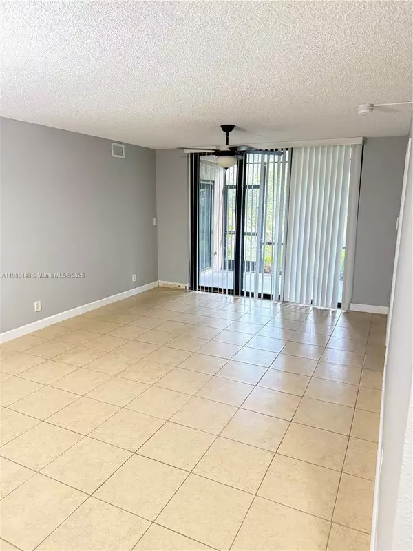 Plantation, FL 33322,10161 W Sunrise Blvd #105