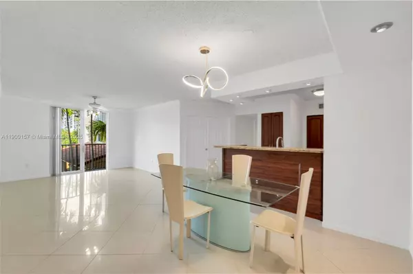 Hollywood, FL 33020,1900 Van Buren St #206B