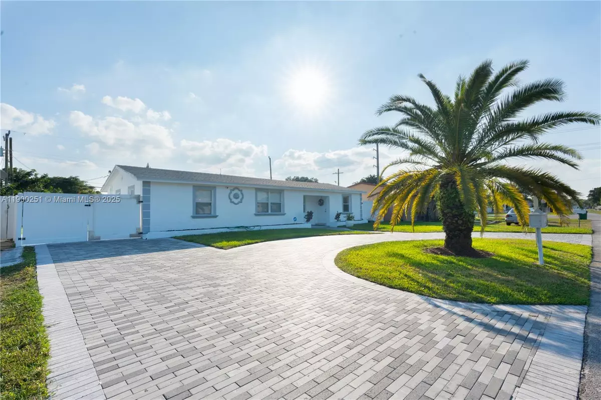 Hollywood, FL 33023,6390 Plunkett St