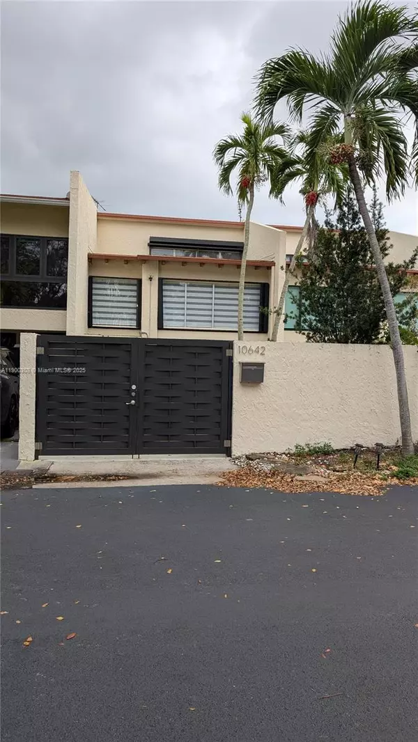 10642 SW 79th Ter, Miami, FL 33173
