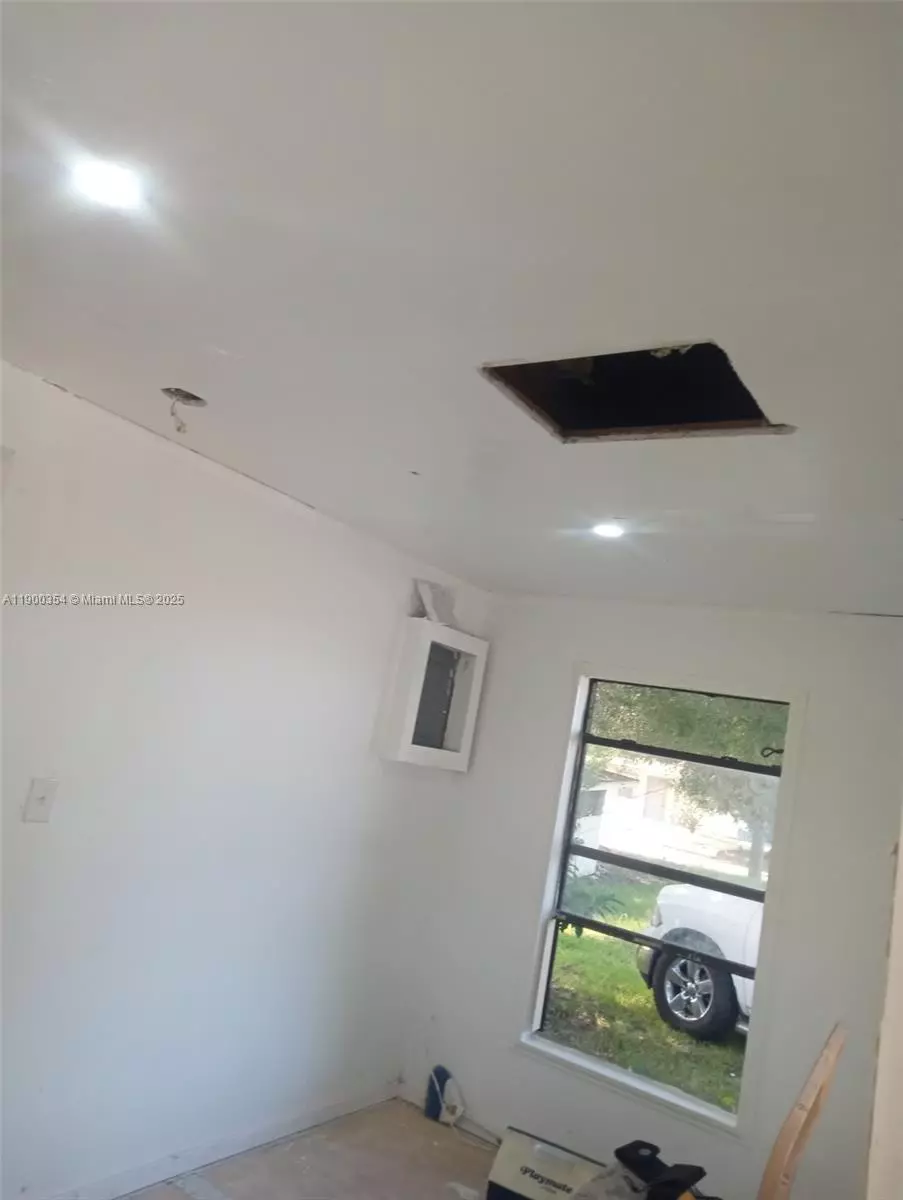 Fort Pierce, FL 34950,1005 N 14th St