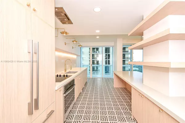 Bal Harbour, FL 33154,10101 Collins Ave #7D