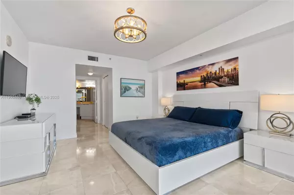 Sunny Isles Beach, FL 33160,16699 Collins Ave #3604