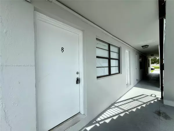 Miami, FL 33155,6780 SW 44th St #8