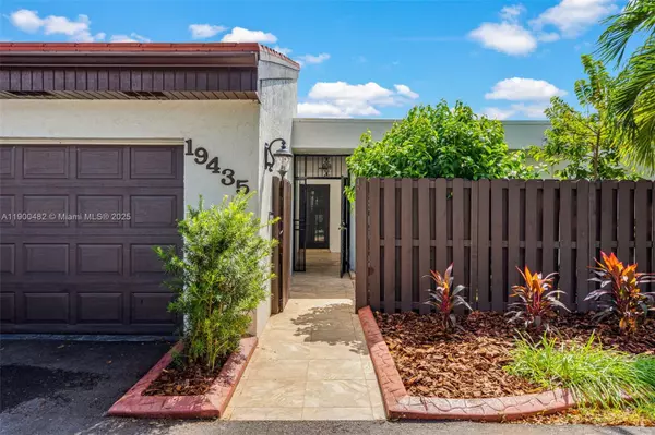 Hialeah, FL 33015,19435 E Lake Dr