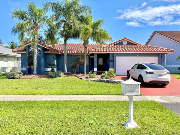Dania Beach, FL 33004,670 SE 4th Ct