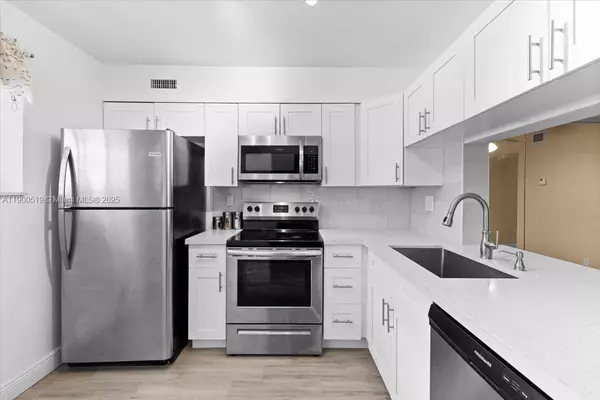 Oakland Park, FL 33309,3047 N Oakland Forest Dr #204