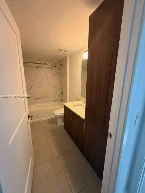 Miami, FL 33136,1005 Spring Garden Rd #220