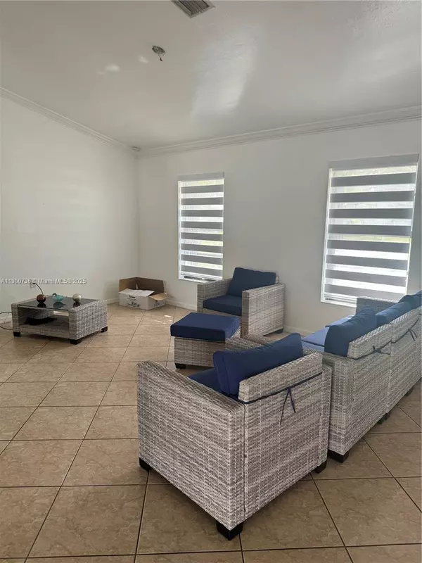 Cape Coral, FL 33990,609 SE 2nd TR