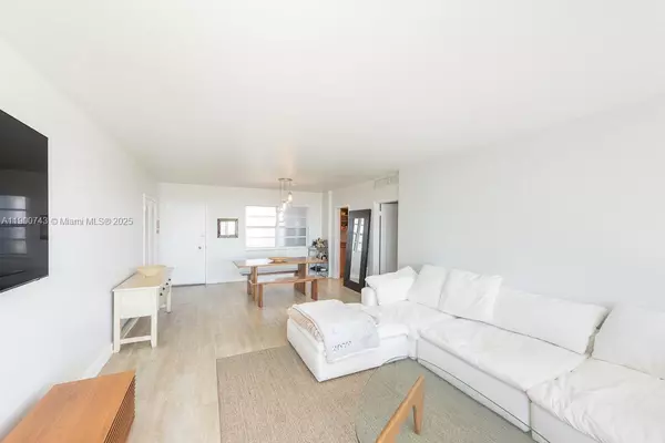 Bay Harbor Islands, FL 33154,9101 E Bay Harbor Dr #701