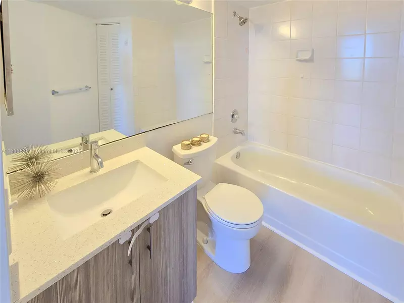 3300 NE 192nd St #709, Aventura, FL 33180