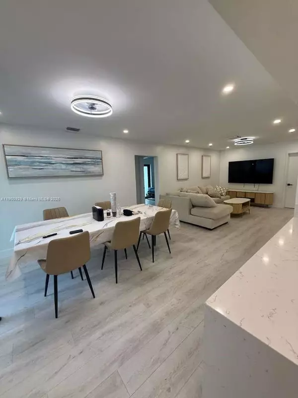 Hollywood, FL 33020,2227 Roosevelt St