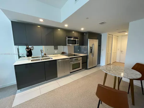 Miami, FL 33131,31 SE 6th St #505